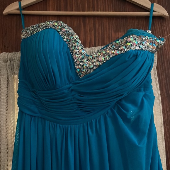 NWT | Sleeveless Gown With open back - Picture 2 of 6